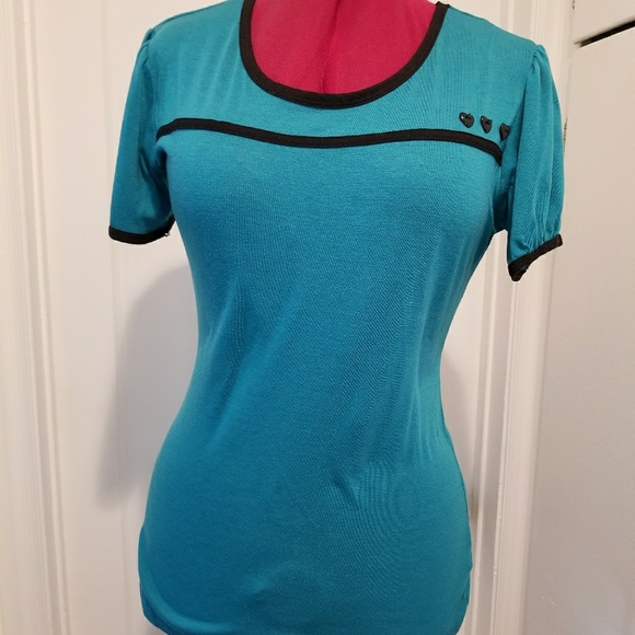 Heart Cut Out (back) Tee - Picture 1 of 7